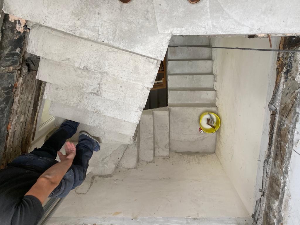Ontkisten van betonnen trap